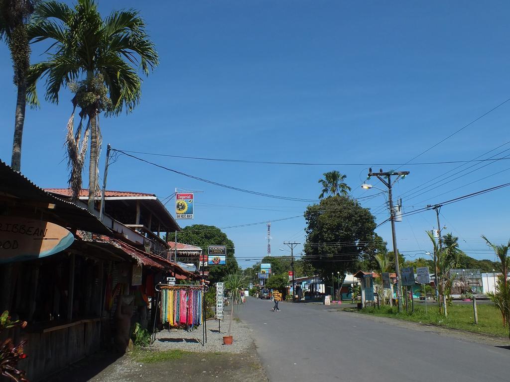 Cabinas Caribe Luna Cahuita Exterior photo