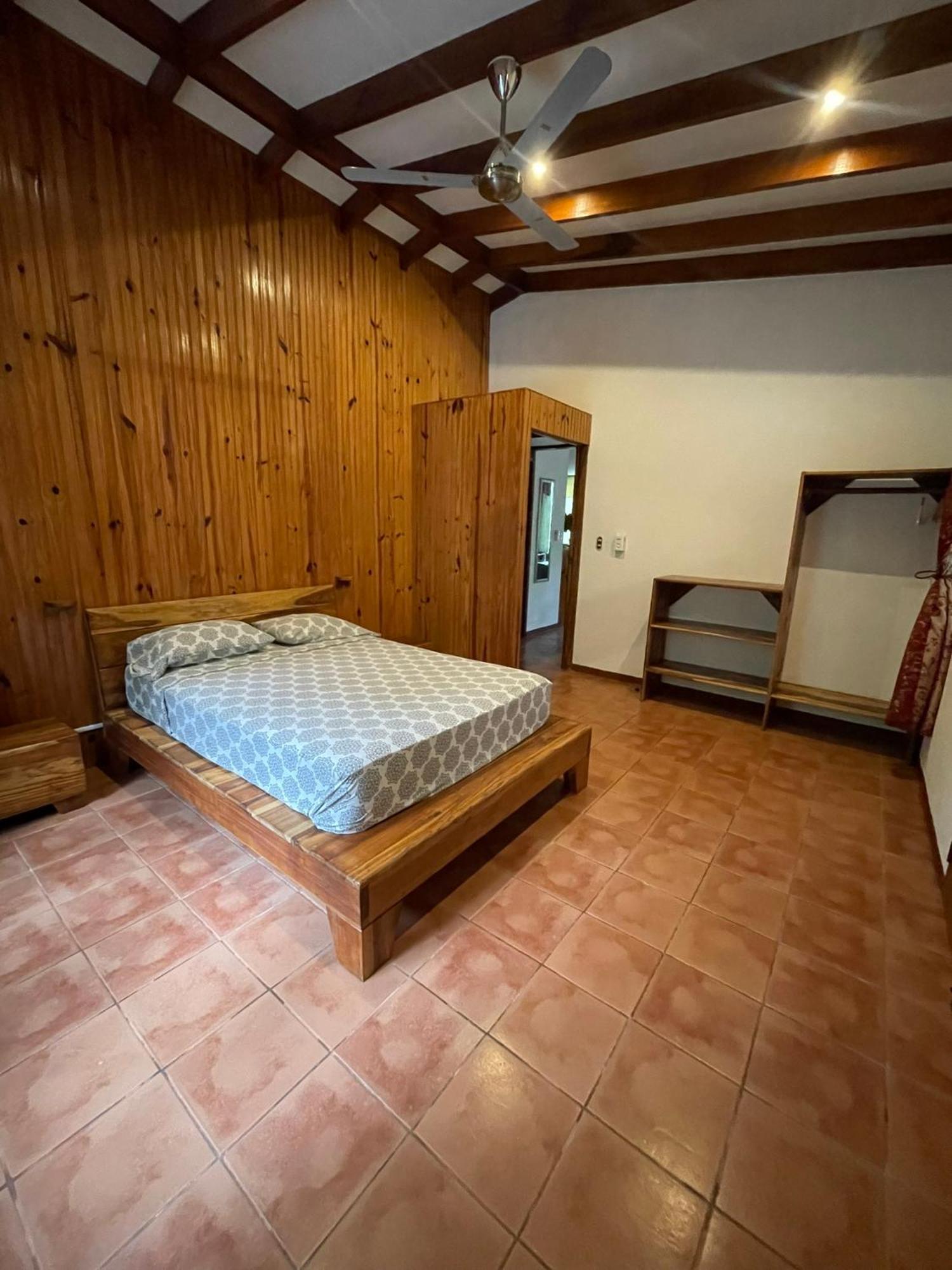 Cabinas Caribe Luna Cahuita Exterior photo