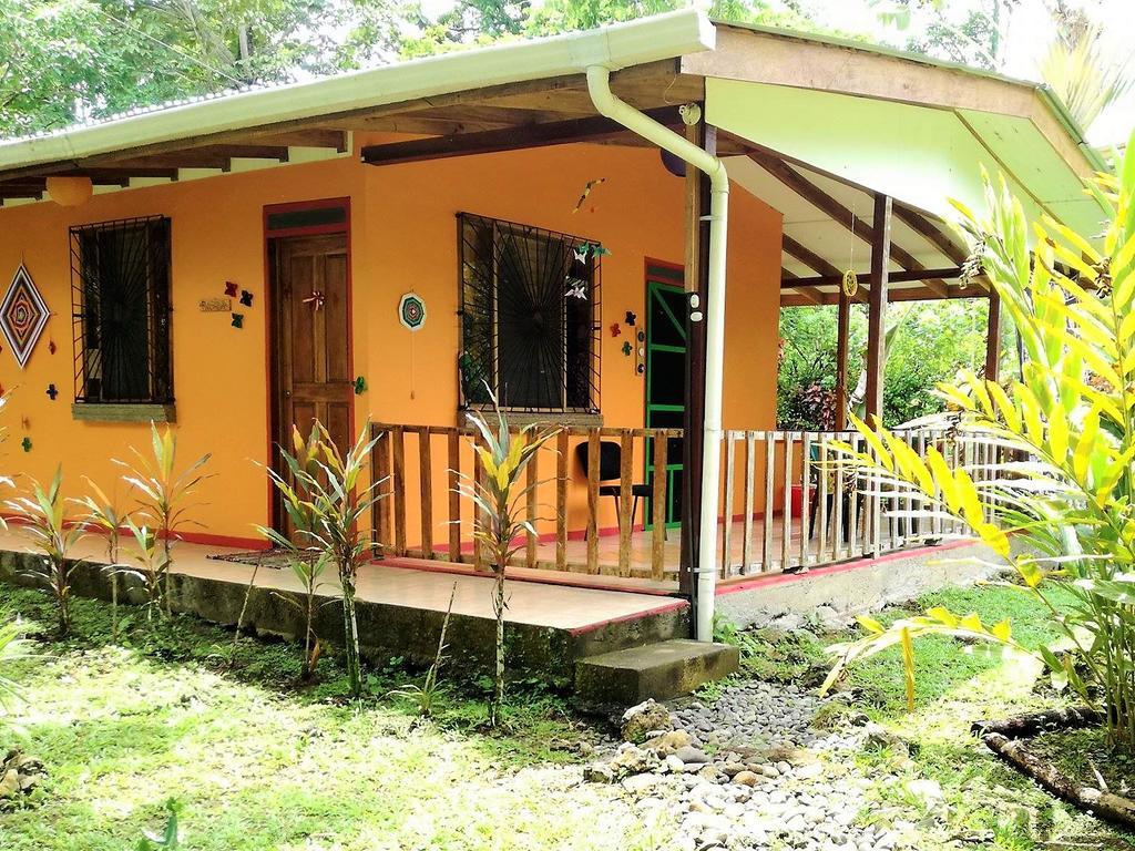 Cabinas Caribe Luna Cahuita Exterior photo